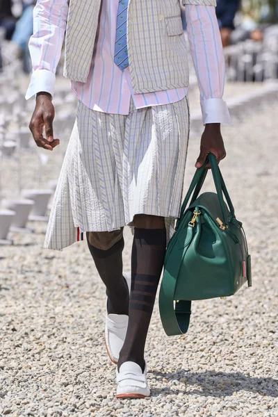 Look 77